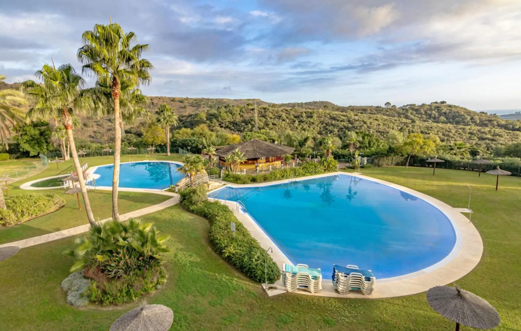 Piscina Climatizada Gym Jacuzzi Sauna Tennis Estepona Spain